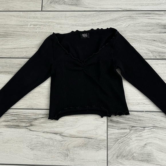 BDG Black Scalloped V-Neck Blouse - Picture 1 of 3